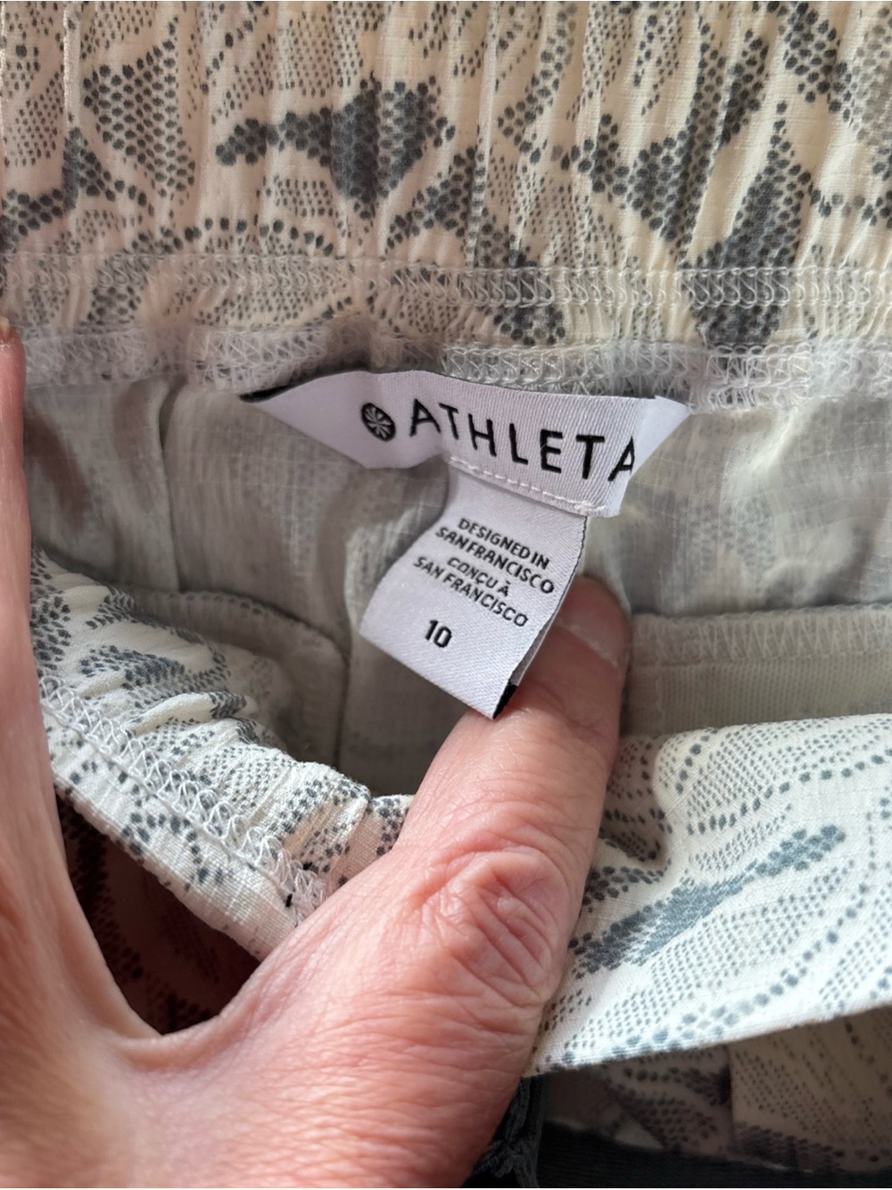 Athleta Trekkie Convertible Hike Pants Ethereal Bloom Magnolia White 10  NWOT - Picture 3 of 10
